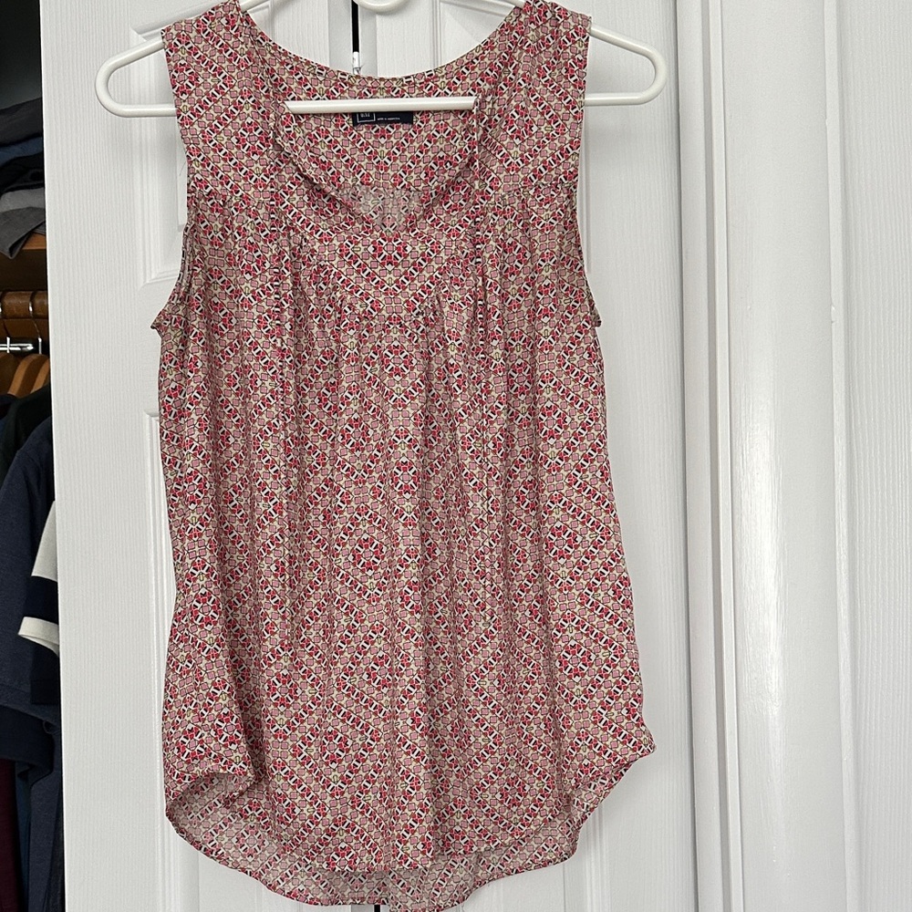 GAP Red and White Sleeveless Blouse